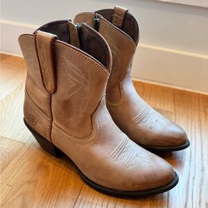 Brown Ariat Cowgirl Boots size 7.5